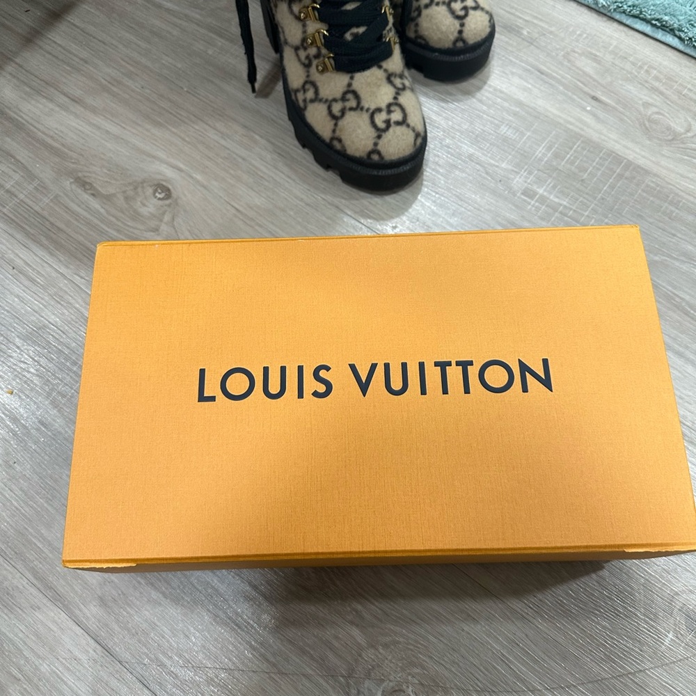 Authentic Louis Vuitton Fanny pack - Picture 9 of 9